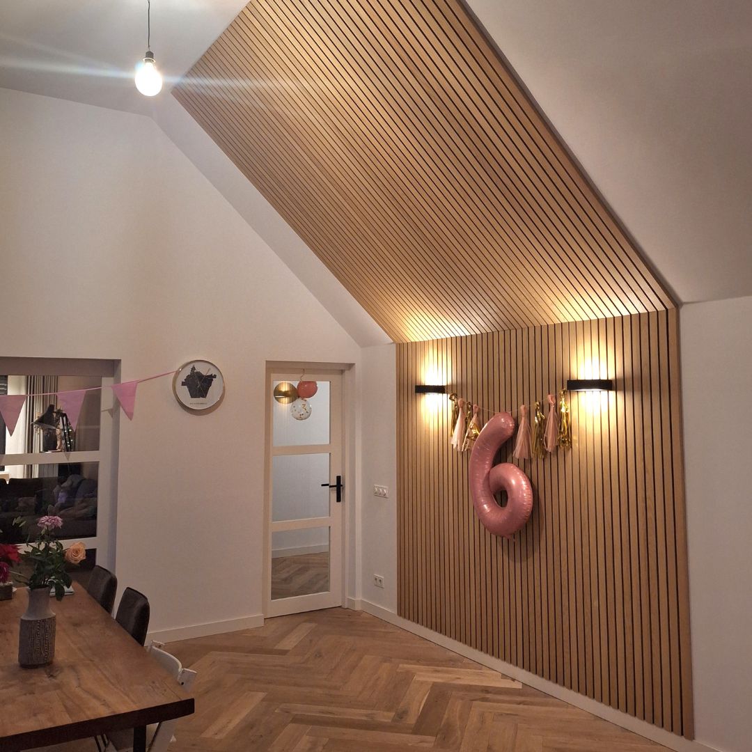 Akoestisch wandpaneel | brede latten (50mm) Klassiek Eiken - 260x60cm