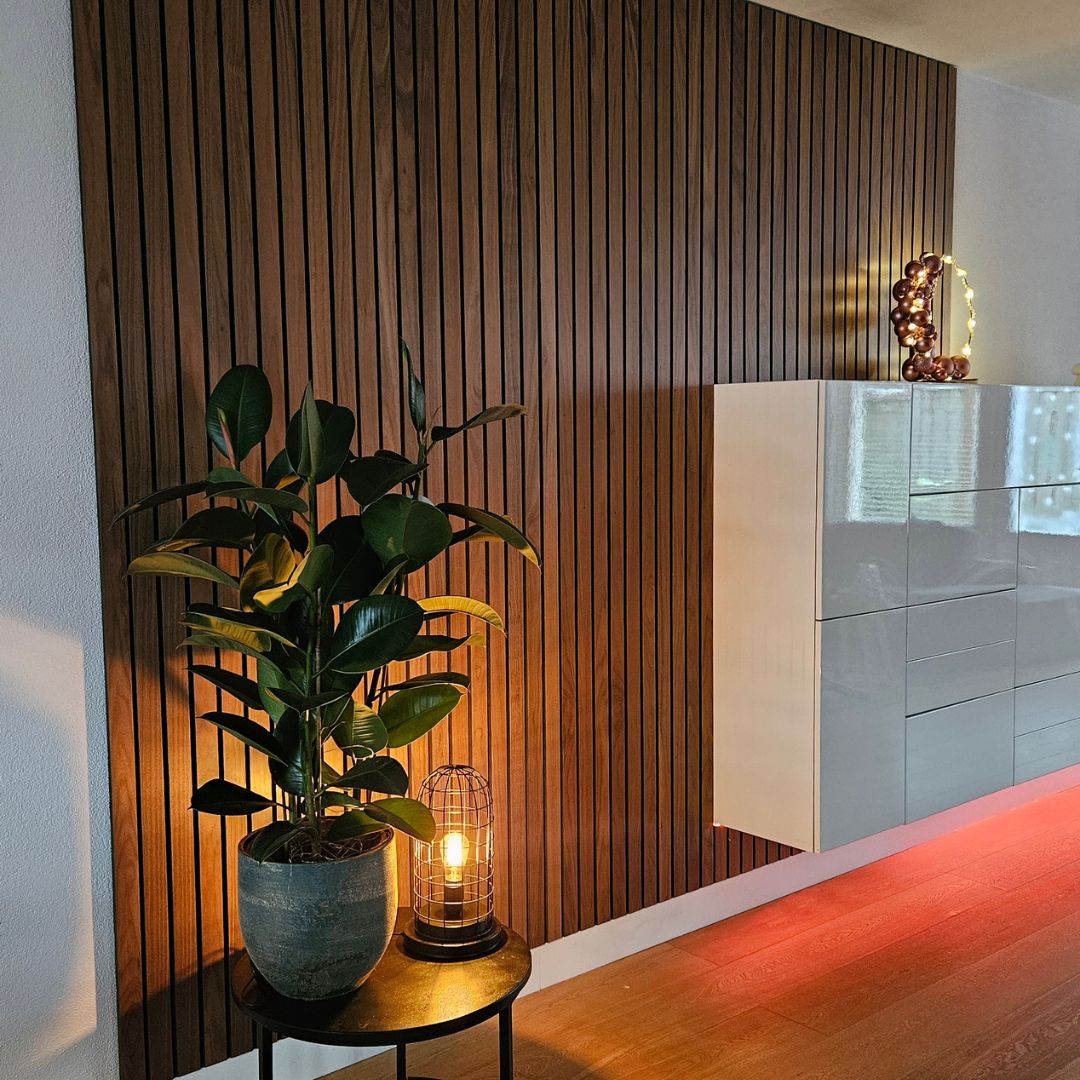 Akoestisch wandpaneel | brede latten (50mm) Walnoot - 260x60cm