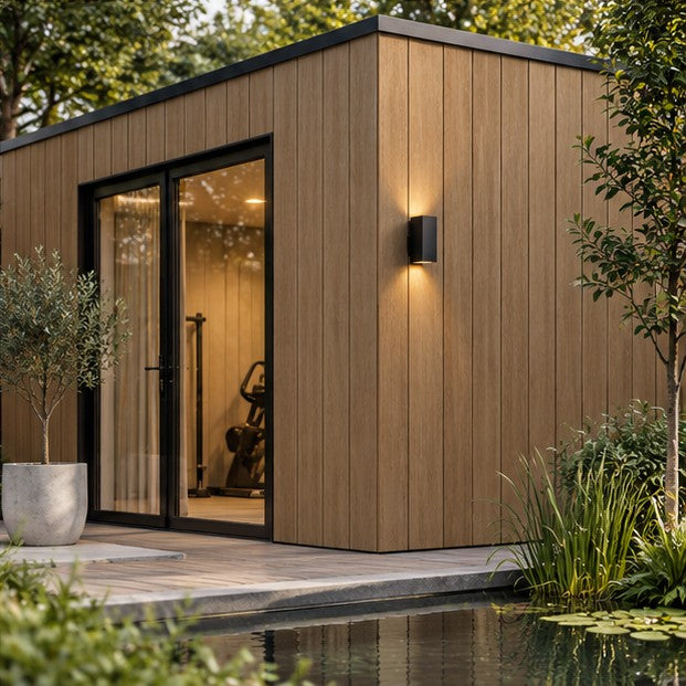 Premium gevelbekleding rabat Teak in de praktijk, voordeur en entree